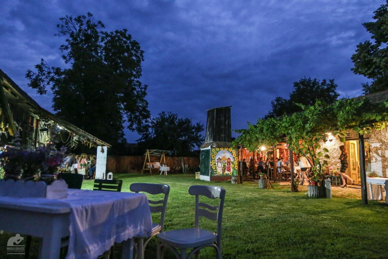 Salas Isailovi Sremska Mitrovica Exterior foto