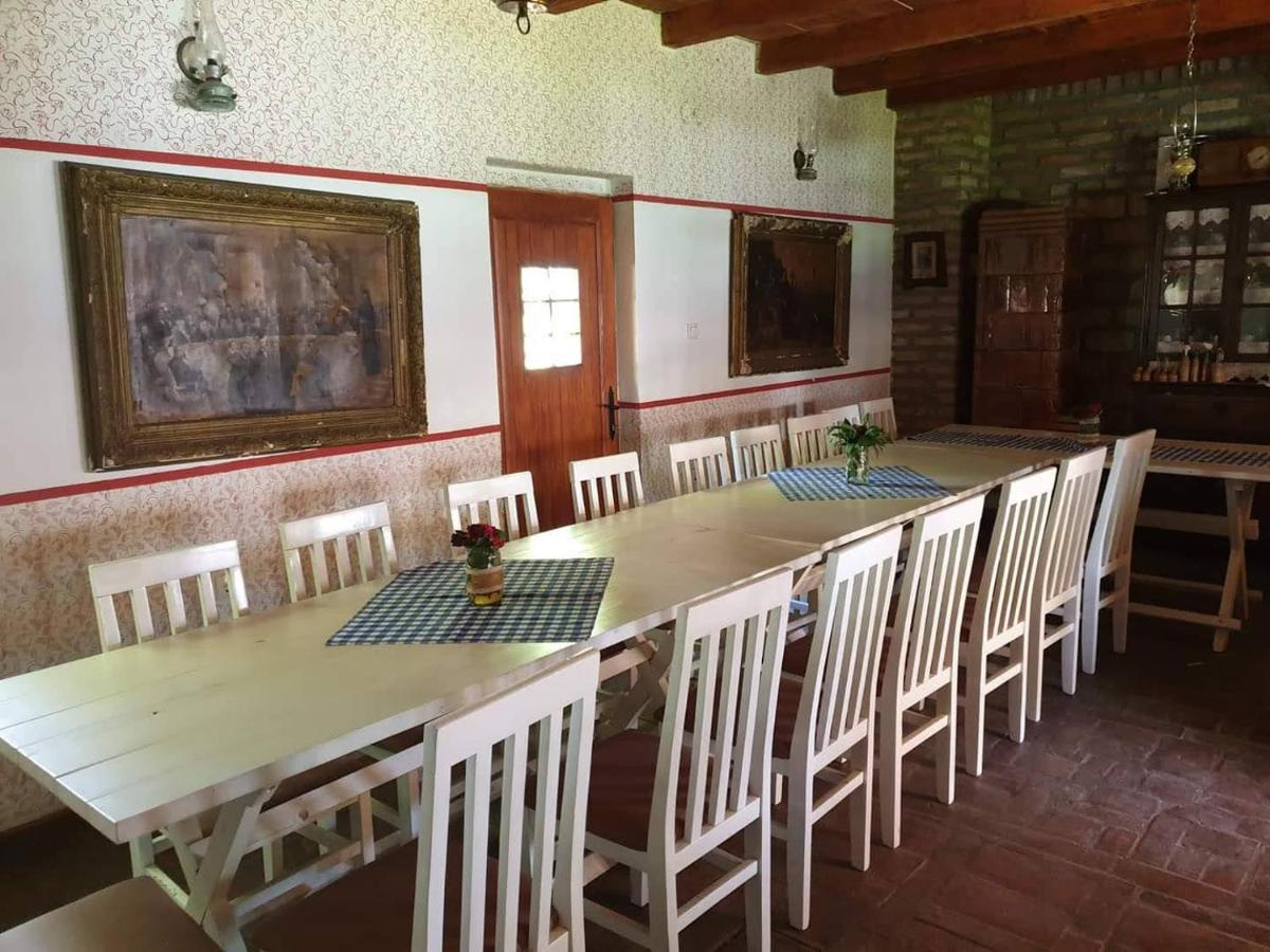 Salas Isailovi Sremska Mitrovica Exterior foto