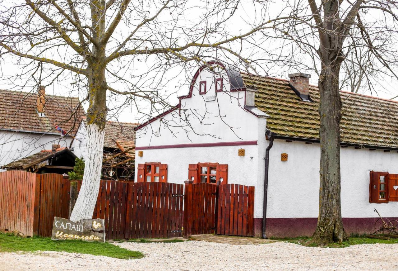 Salas Isailovi Sremska Mitrovica Exterior foto